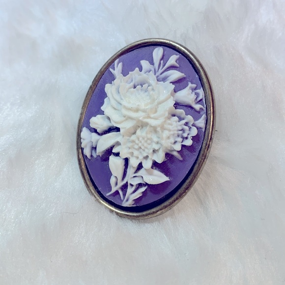 ❄️3/$20❄️ Vintage Flower Cameo Brooch Pendant - Picture 1 of 6